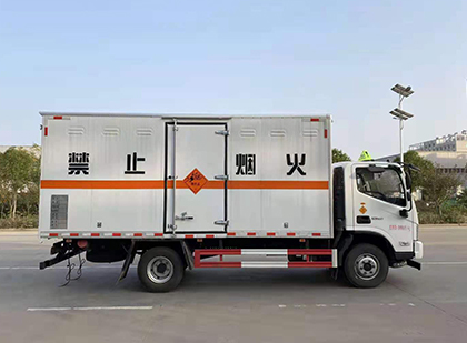 杜尔伯特爆破器材运输车